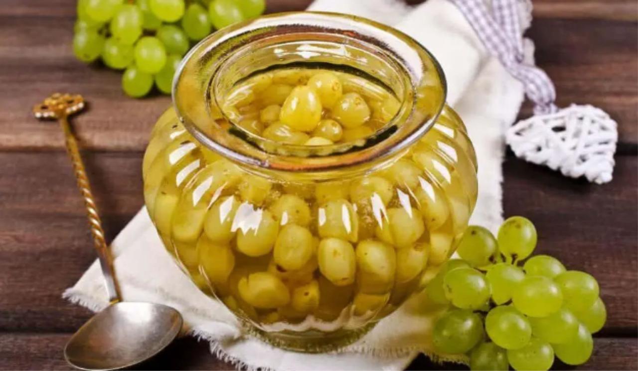 Виноград маринований білий домашній у банку 0,5 л, фото 1