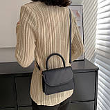 Жіноча класична сумка крос-боді на ремінці через плече 6130 чорна, фото 3