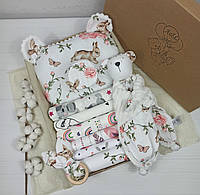 Набір пелюшок з подушкою та комфортером 9 одиниць..a.l.babybox Зайчики в розах Белый