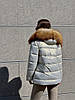 Зимова біла жіноча коротка тепла куртка з натуральним хутром на холлофайбері, фото 3