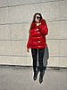 Яскрава жіноча зимова червона коротка куртка з розкішним натуральним хутром, фото 5