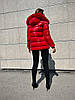Яскрава жіноча зимова червона коротка куртка з розкішним натуральним хутром, фото 7