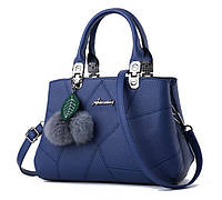Модная женская сумка с брелком шариком, женская сумочка на плечо с меховой подвеской Синий "Lv"