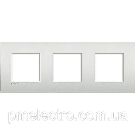 Рамка ультратонка 3-поста, Білі перли, Legrand Bticino LivingLight AIR, LNE4802M3PR, фото 1