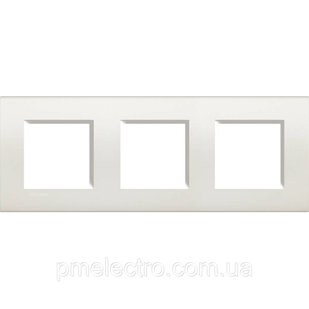 Прямокутна Рамка 3 - посту, Білий, Legrand Bticino LivingLight, LNA4802M3BI