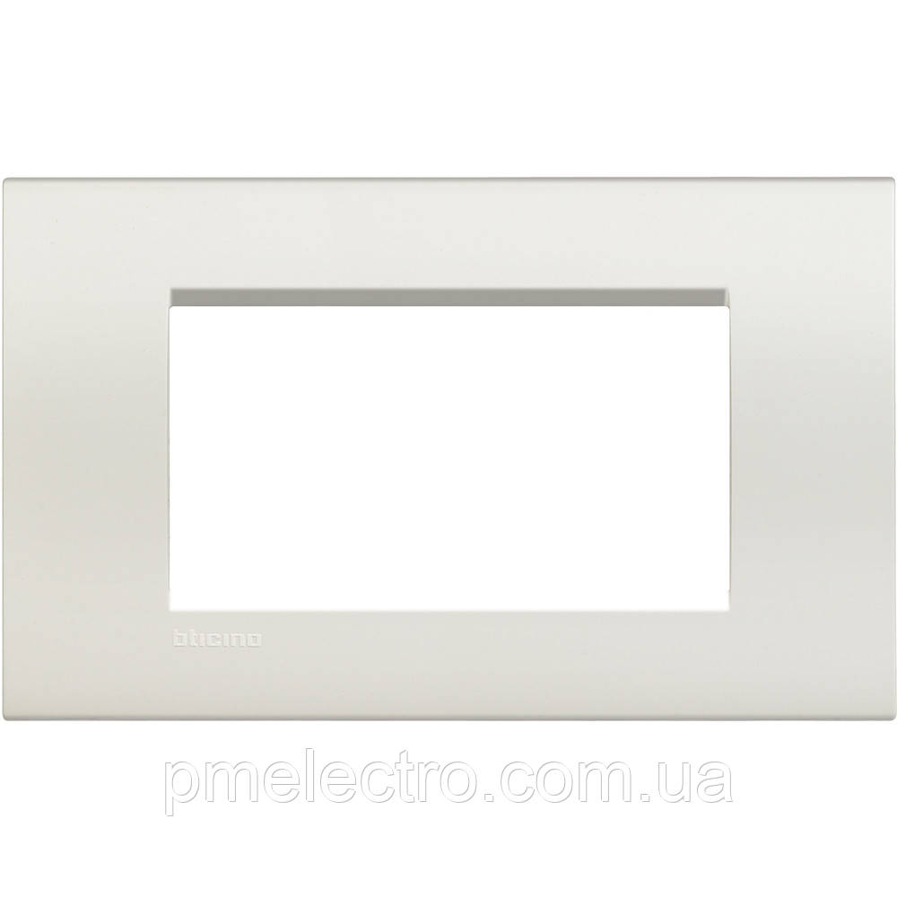 Прямокутна Рамка 4 - модуля, Білий, Legrand Bticino LivingLight, LNA4804BI
