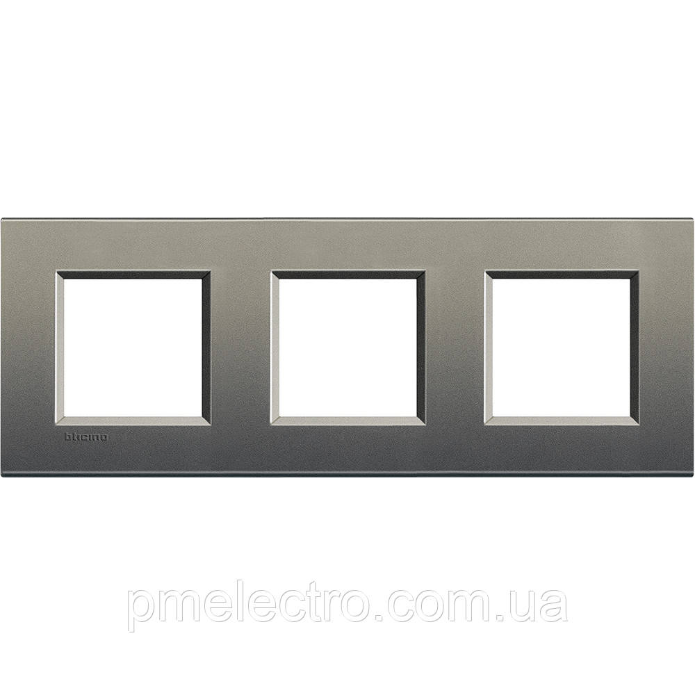 Рамка прямокутна 3-поста, Сірий шовк, Legrand Bticino LivingLight, LNA4802M3AE