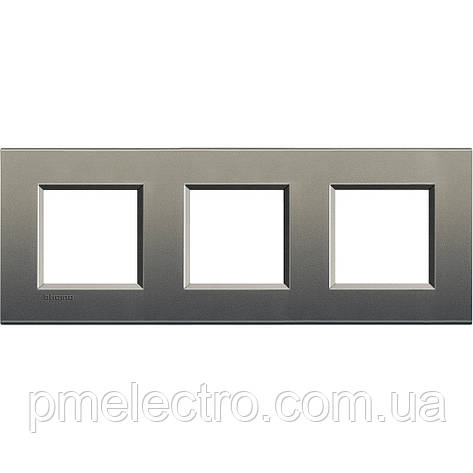 Рамка прямокутна 3-поста, Сірий шовк, Legrand Bticino LivingLight, LNA4802M3AE, фото 1