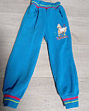 Дитячі спортивні штани з начосом для дівчинки Конячка 3-9 років червоні блакитні малина, фото 2
