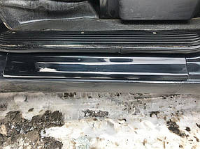 Mercedes Vito W638 Пластикові накладки на пороги Мат AUC Пластикові накладки на пороги Мерседес Бенц Віто