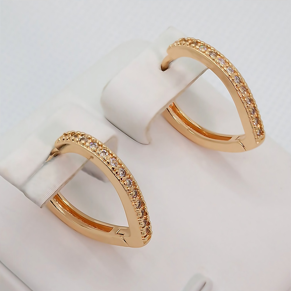 Сережки XР M&L. Позолота 18К. Камені: білий циркон. Довжина: 18 мм. Ширина: 2 мм.