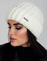 Женская теплая шапка крупной вязки