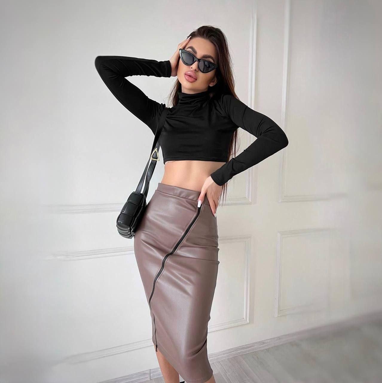 Жіноча шкіряна юбка міді з розрізом, фото 1