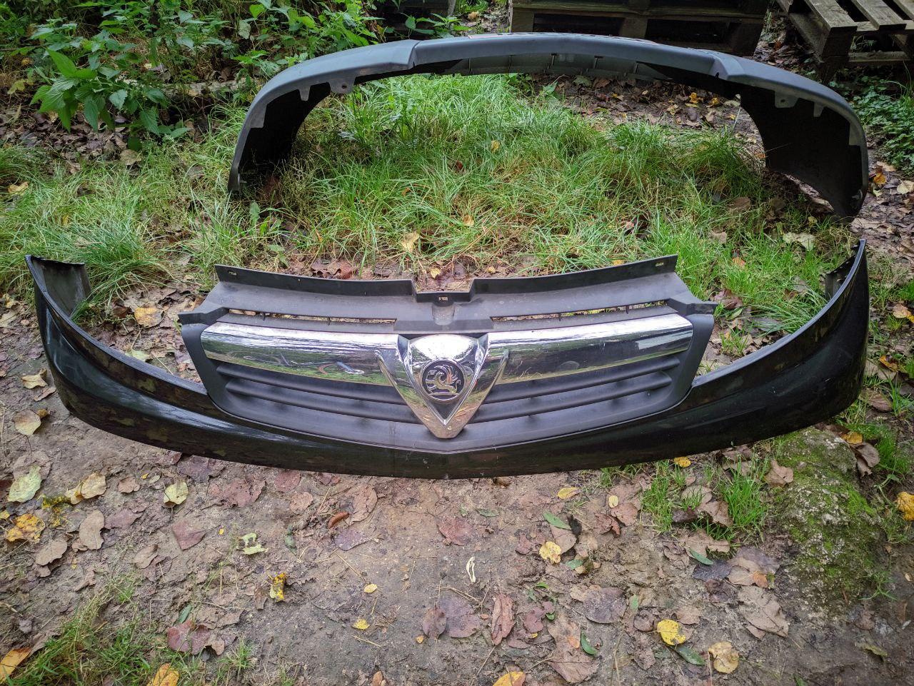 Решітка радіатора Opel Vivaro 2006-2014, 623100248R (Б/У)