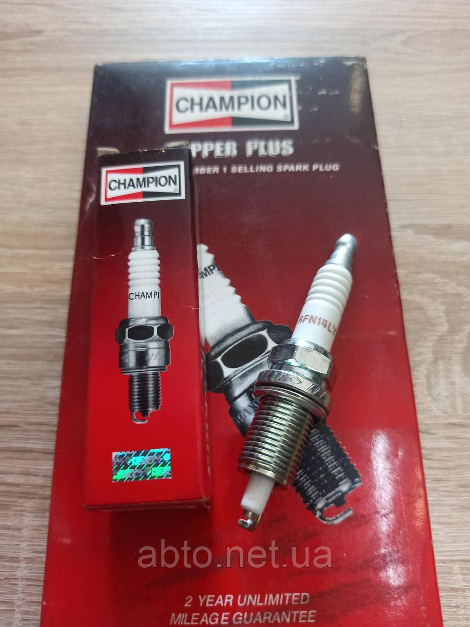 Свічка запалювання CHAMPION RFN14LY