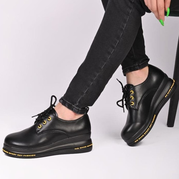 Туфлі жіночі чорні на шнурівці