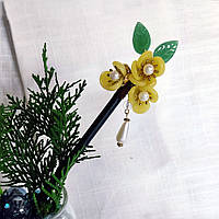 Шпилька для волос на деревянной основе "Жёлтый цветок"