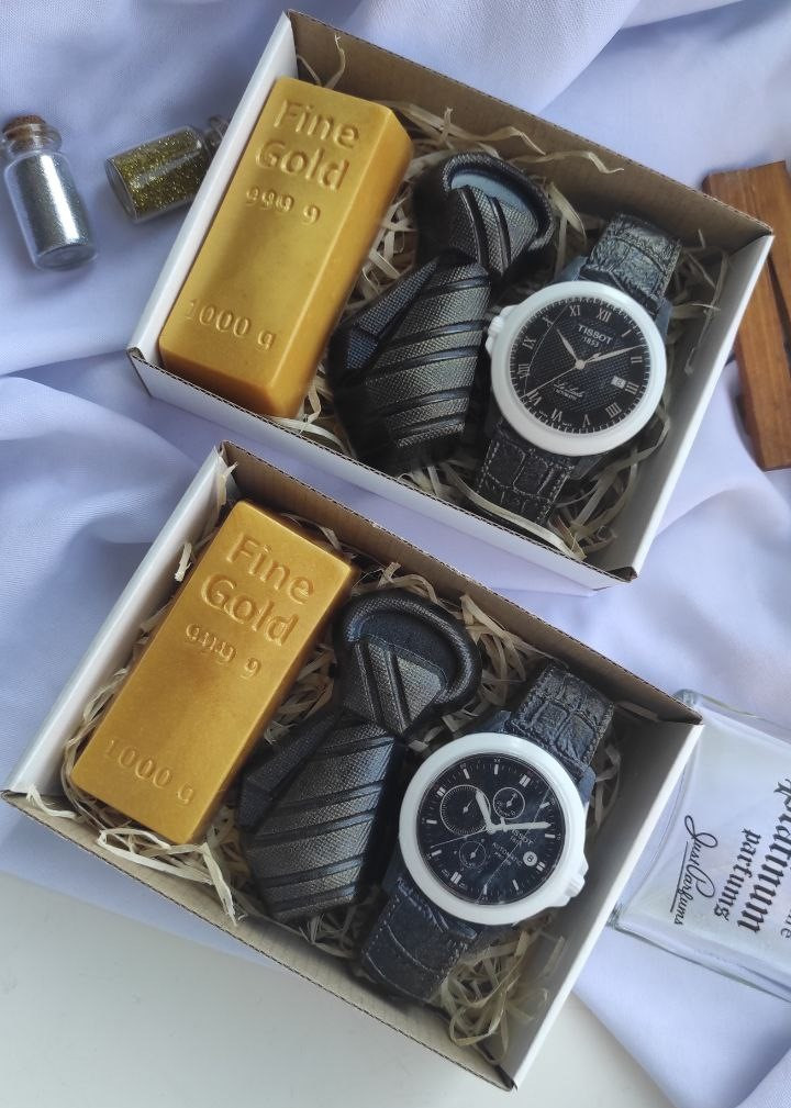 Набір чоловічий мило ручної роботи "Годинник, краватка, злиток золота" в коробці