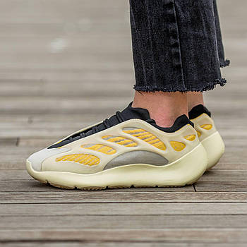 Чоловічі кросівки Adidas Yeezy Boost 700 V3 бежеві демісезонні Адідас Ізі Буст