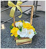 Корзина с цветами из мыла. Подарок женщине на 8 марта. Букетик желтых роз