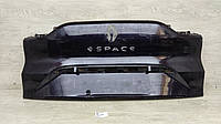 Накладка обшивка ляди кришки багажника під емблему Renault Espace 5 (2015-2020) 901528890R Деф.