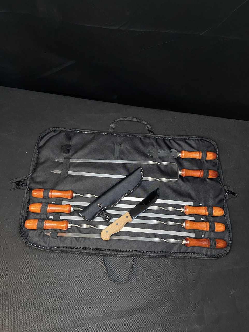 Подарунковий набір шампурів в сумці з мисливським ножем "Єнот-1"