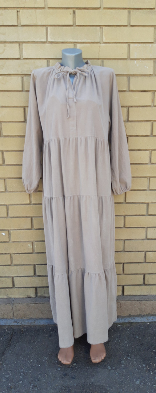 Плаття жіноче довге, Італія, мікровельвет, бежевого кольору. Розмір із 48 по 54.