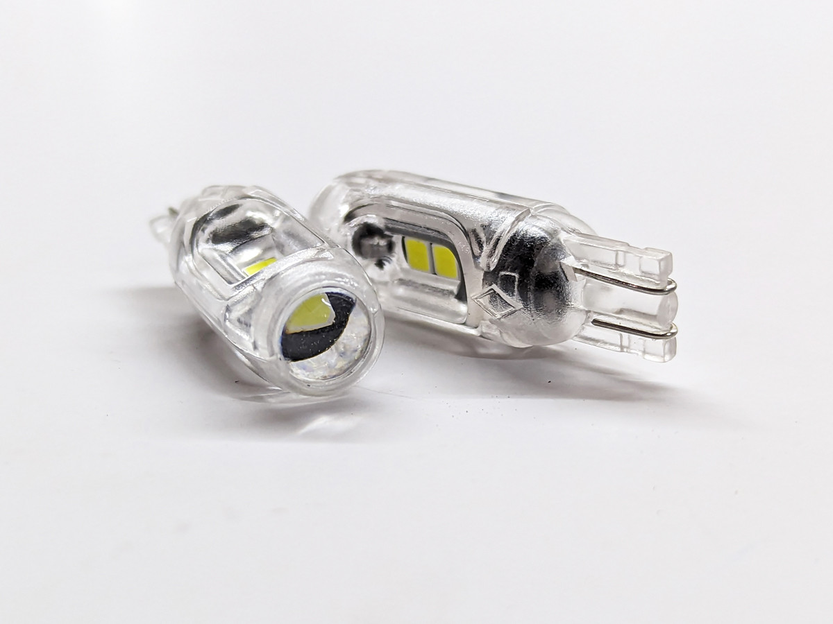 Світлодіодна автомобільна лампа T10 W2,1x9,5d 12 V 5 SMD 3030+5050 WHITE з лінзою, неполярна
