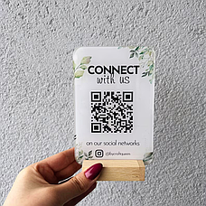 Табличка з QR-кодом на дерев'яній підставці ACRY А6 105х150х40 мм із різними колірними варіантами, фото 5