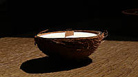 Аромасвічка "Santal and coconut" в кокосі 140 мл