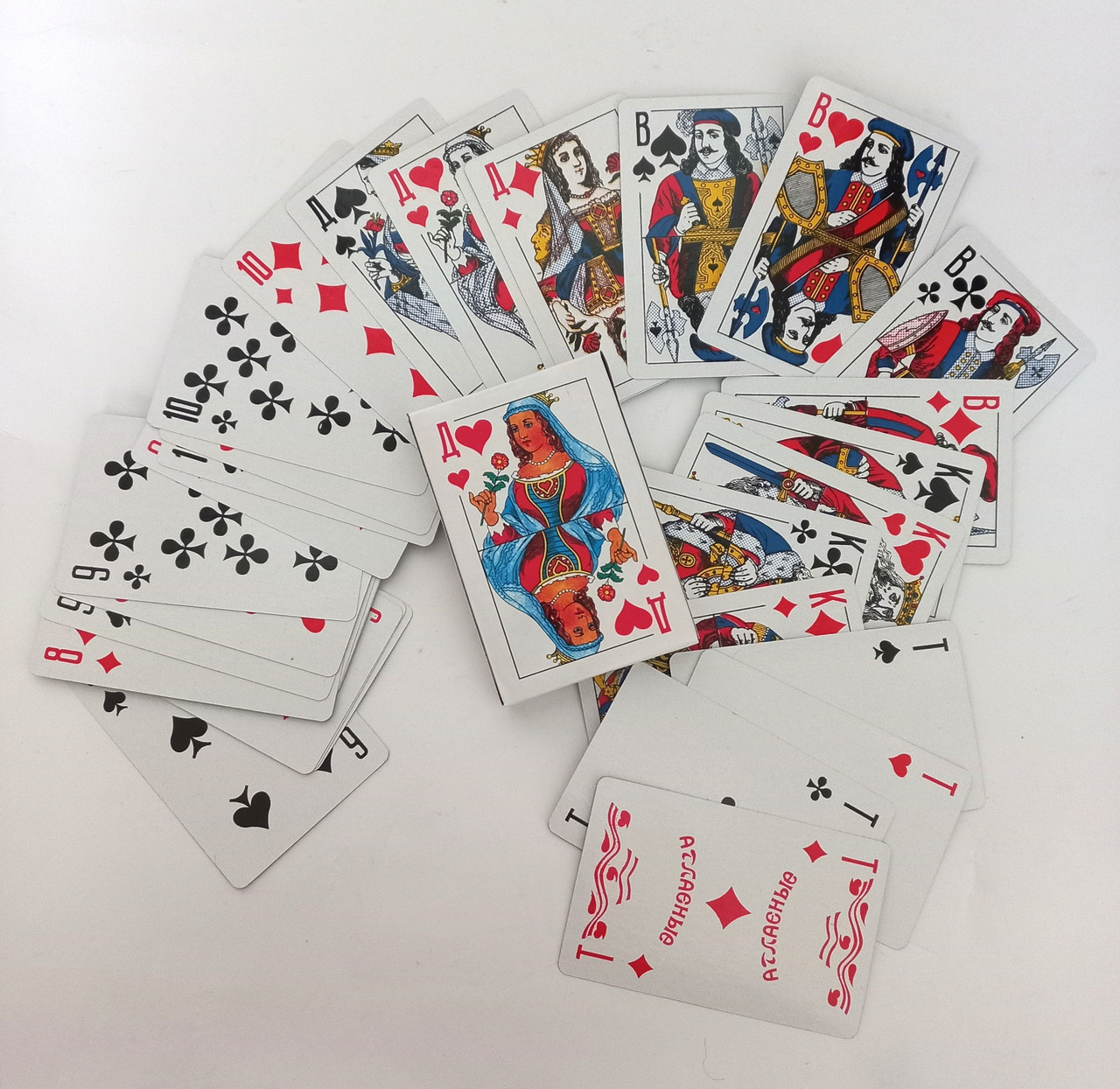 Карты игральные с пластиковым покрытием, в кор. 9*6*1см,ЦЕНА ЗА 1 ШТ ...