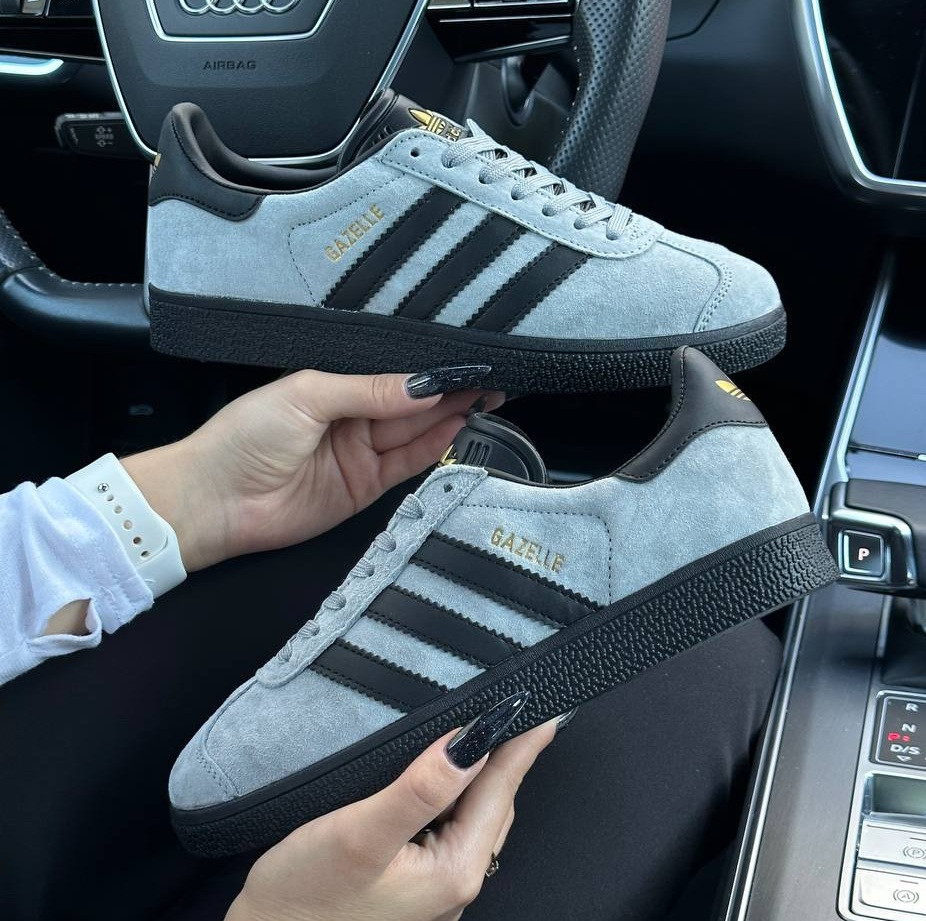 Жіночі кросівки Adidas gazelle кеди замшеві весна-осінь демісезонні (сірі з чорним). Живе фото. топ