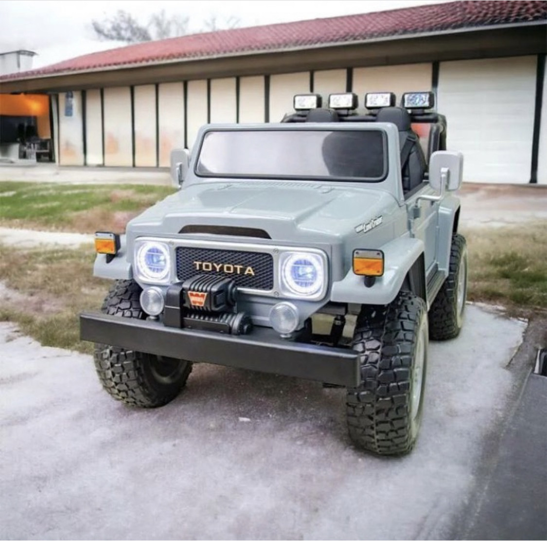 Дитячий електромобіль двомісний джип Toyota Land Cruiser 24V на акумуляторі