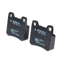 Тормозные колодки Bosch дисковые задние AUDI SEAT VW PEUGEOT RENAULT R 06 0986466683 TH, код: 6723346