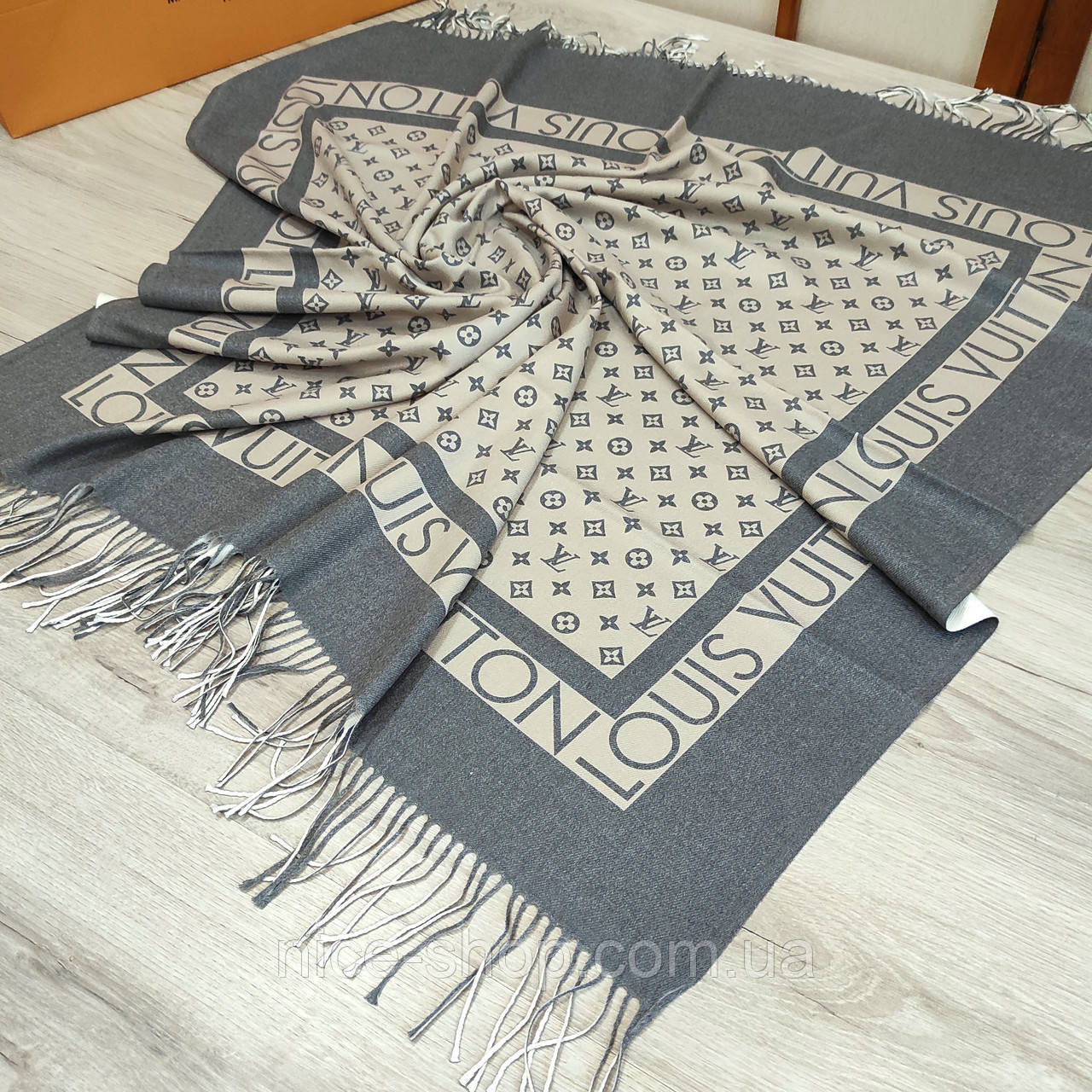 Хустка Louis Vuitton кашемір із бахромою