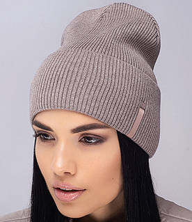 Молодіжна шапка із тонкої кашемірової пряжі «Сфера» у кольорі мигдальний.