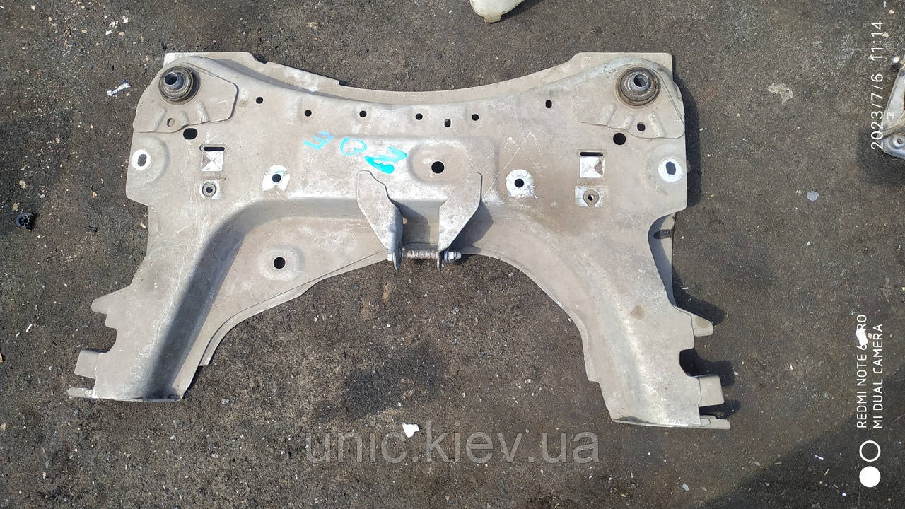 Підрамник Рено Зоє б/в