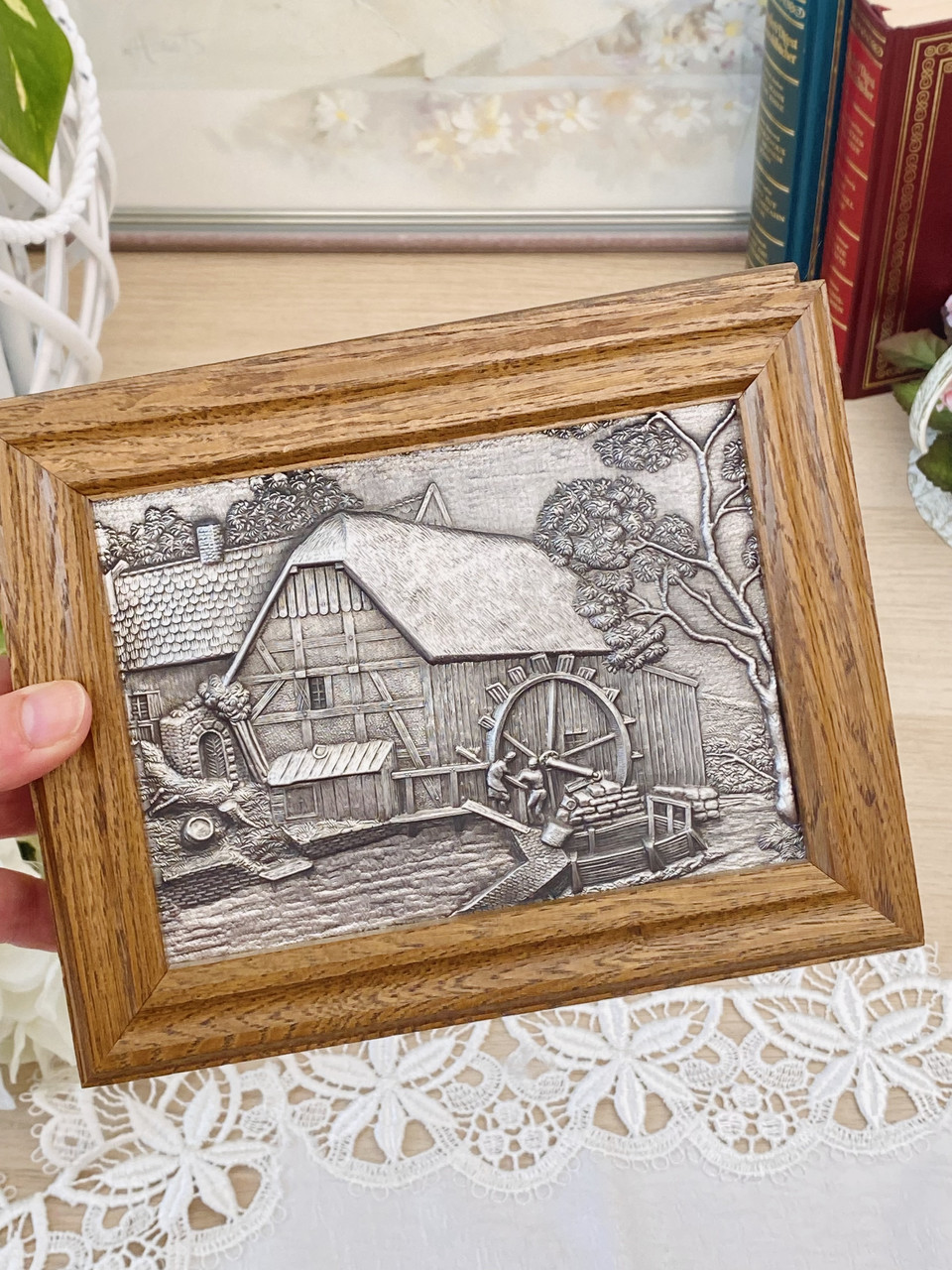 Колекційна німецька дерев'яна ключниця з олов'яним барельєфом, дерево, олово, Німеччина, SKS, фото 1