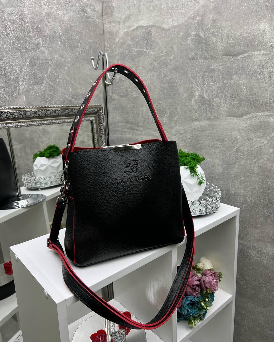 Жіноча сумка через плече стильна молодіжна кроссбоді чорна з червоним шкірзам