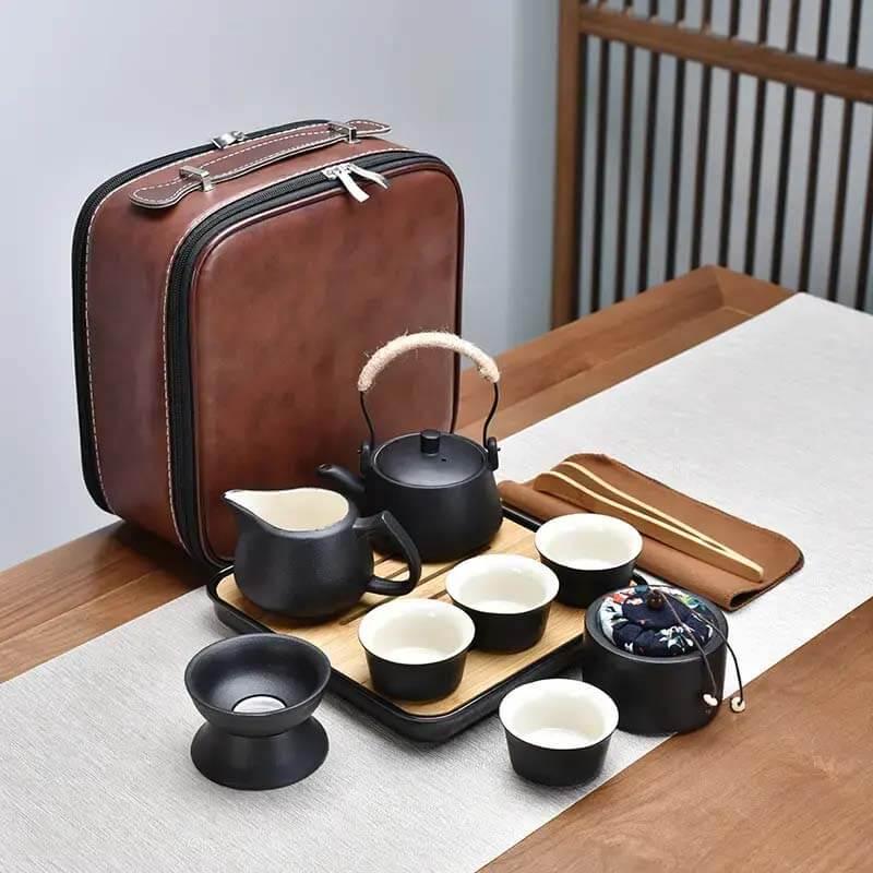Дорожный набор для чайной церемонии в коричневой сумке на 4 персоны, черный цвет посуды серия «Ченду» - фото 1 - id-p1974176635