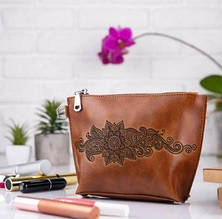 Жіноча косметичка з художнім тисненням "Mehendi Classic" з натуральної глянсової шкіри