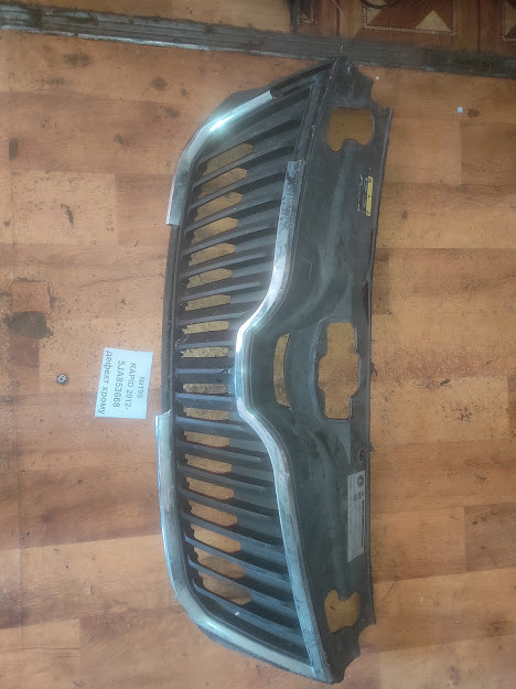 No199 Б/у Решітка радіатора 5JA853668 для Skoda Rapid 2012-2019 (Дефект хрому), фото 1
