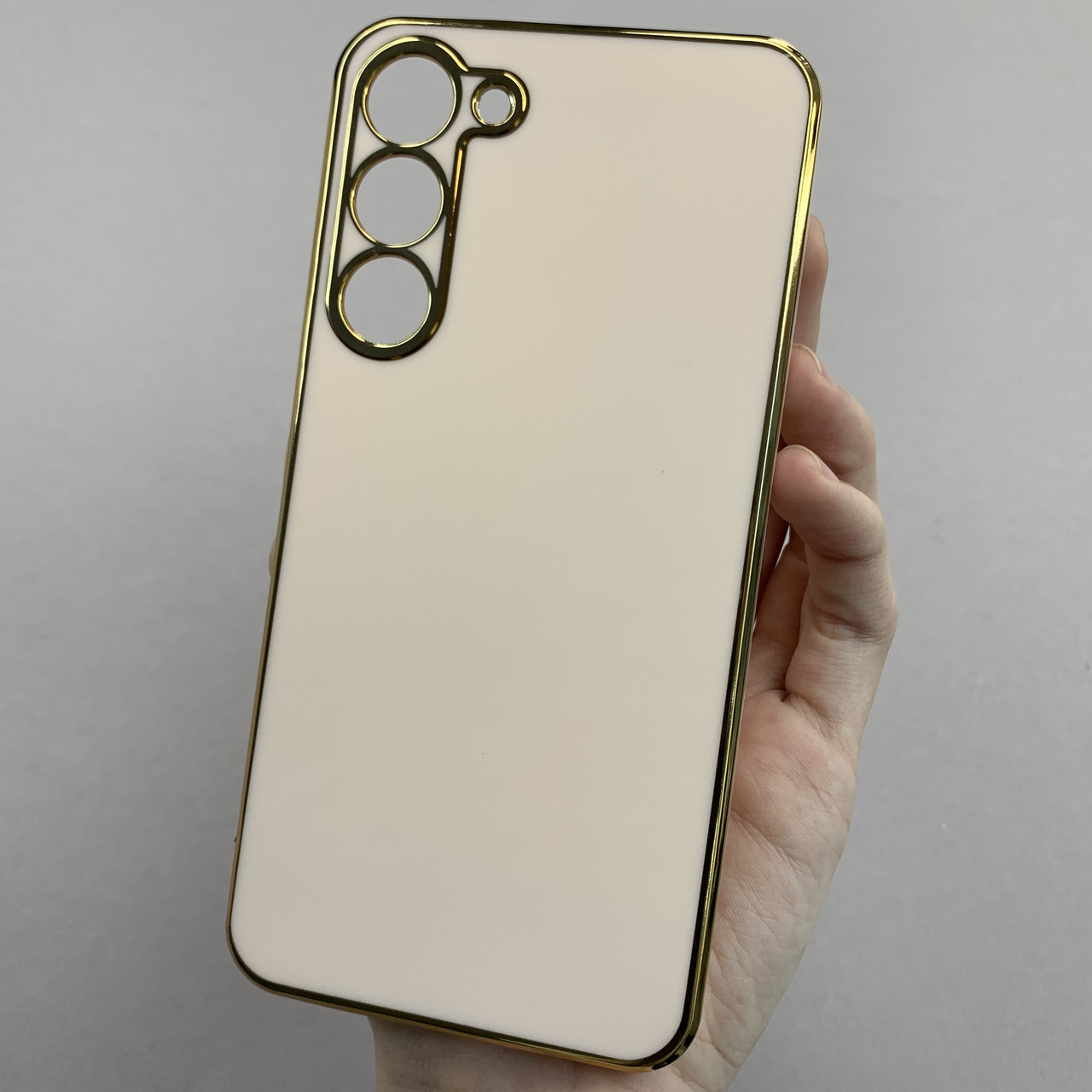 Чохол для Samsung Galaxy S23 Plus глянцевий із золотою окантовкою чохол на самсунг с23 люс пудровий h7y