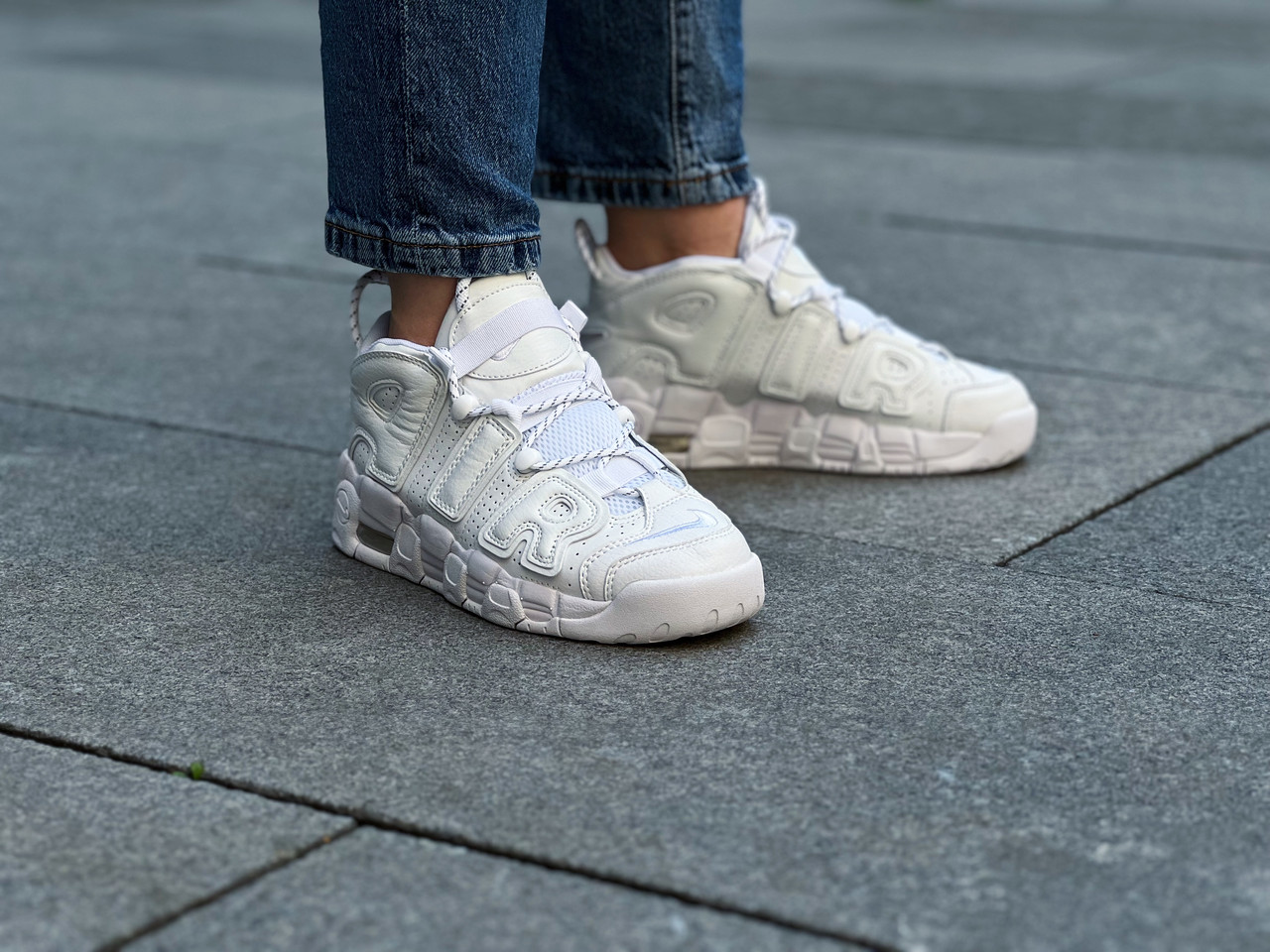 Nike air hotsell max uptempo white