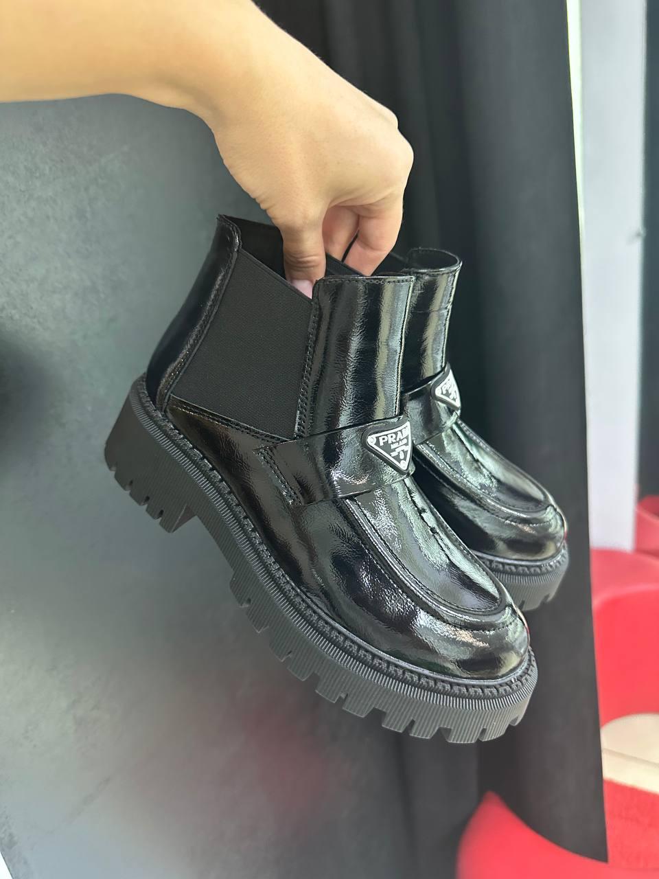 Черевики Prada челсі жіночі чорні лакові шкіряні модні демісезонні на осінь, фото 1