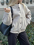 Сірий жіночий утеплений бомбер на кнопках кашемір-баранчик, фото 2