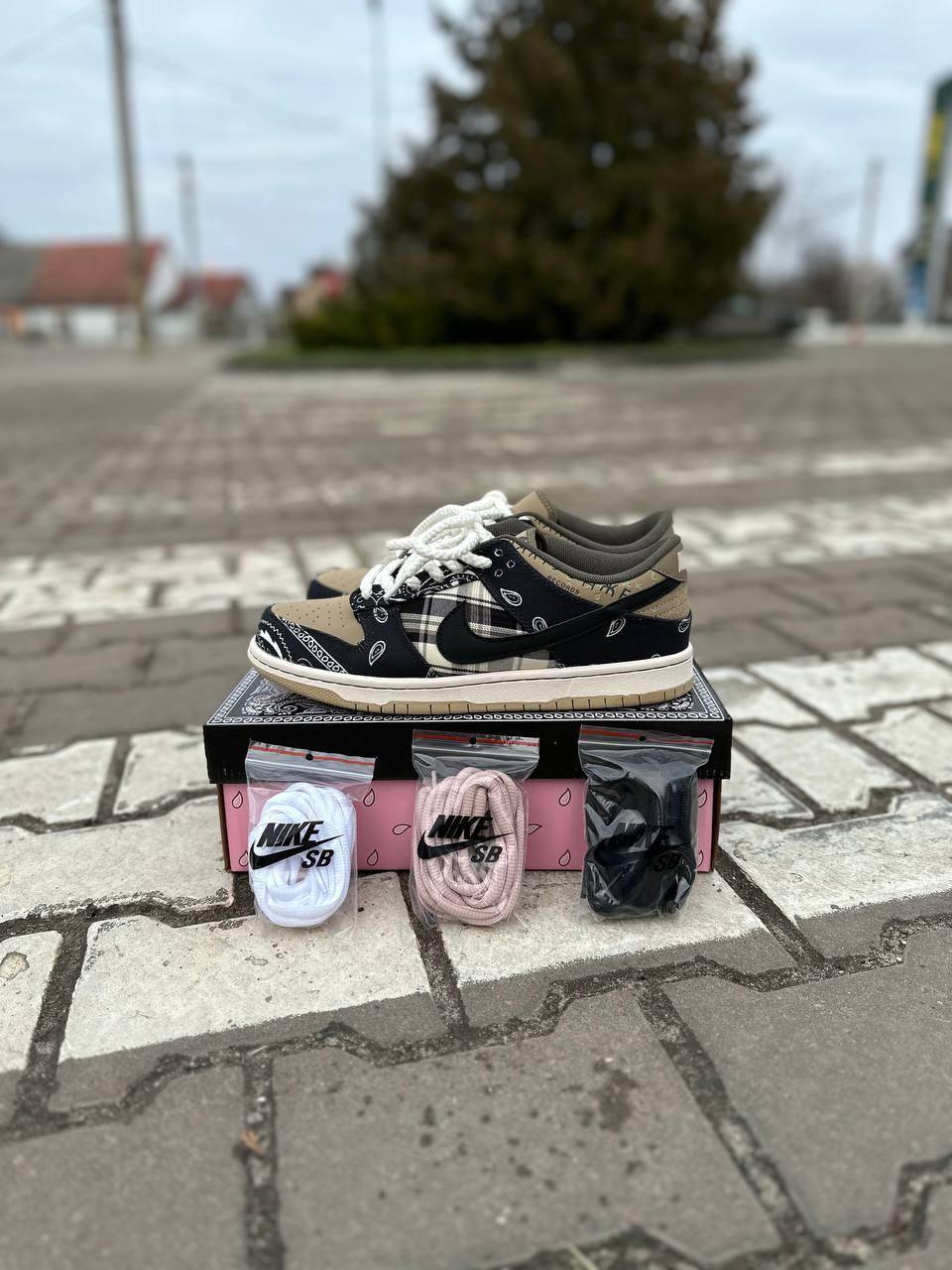 Мужские кроссовки Nike SB Dunk Low x Travis Scott Cactus Jack (черно-белые) стильные спортивные кроссы art0326 - фото 3 - id-p1975330203