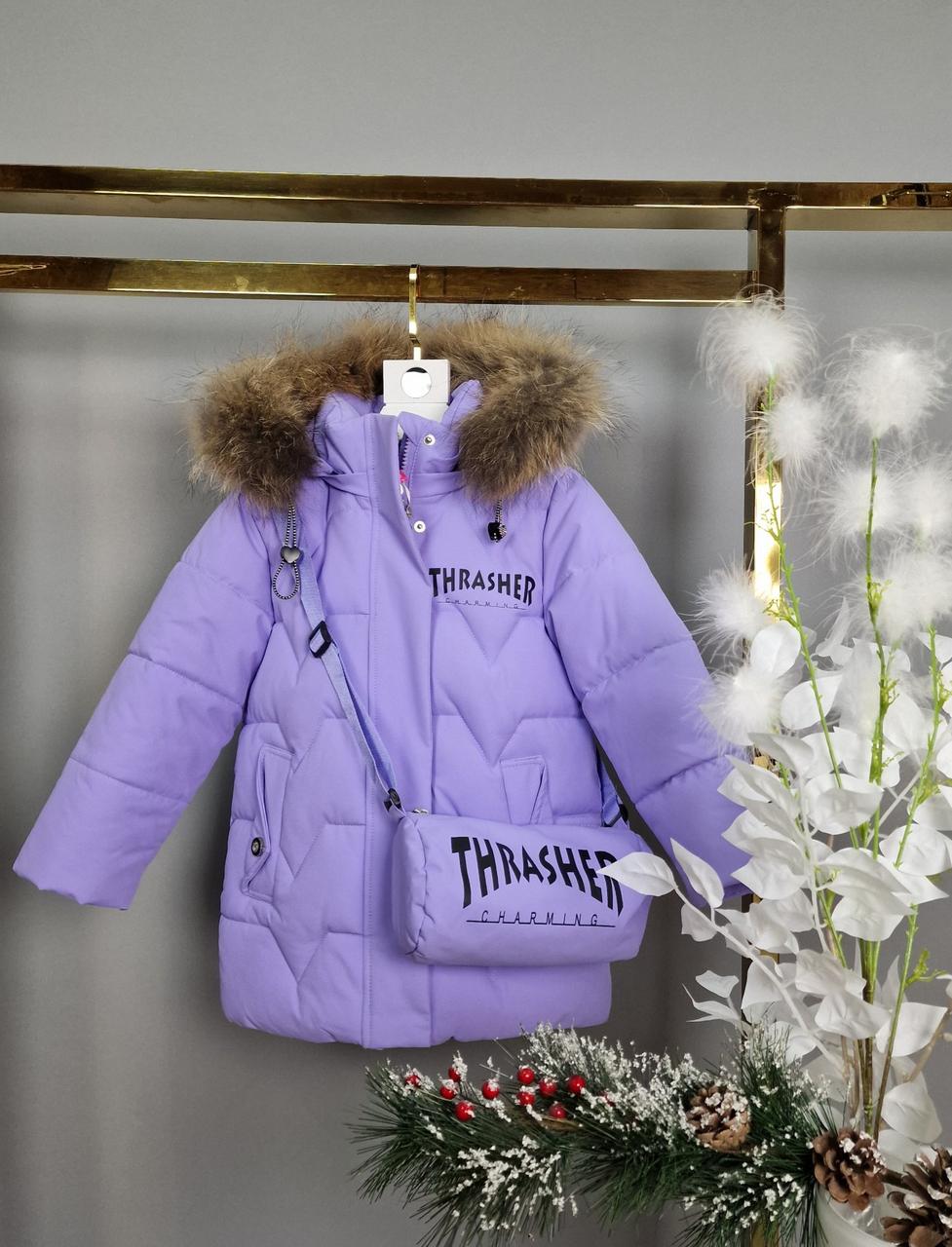 Дитяча бузкова зимова куртка на дівчинку з натуральним хутром із сумкою на холофайбері 98