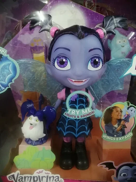 Лялька інтерактивна Disney Vampirina з ефектами та аксесуарами VP78040