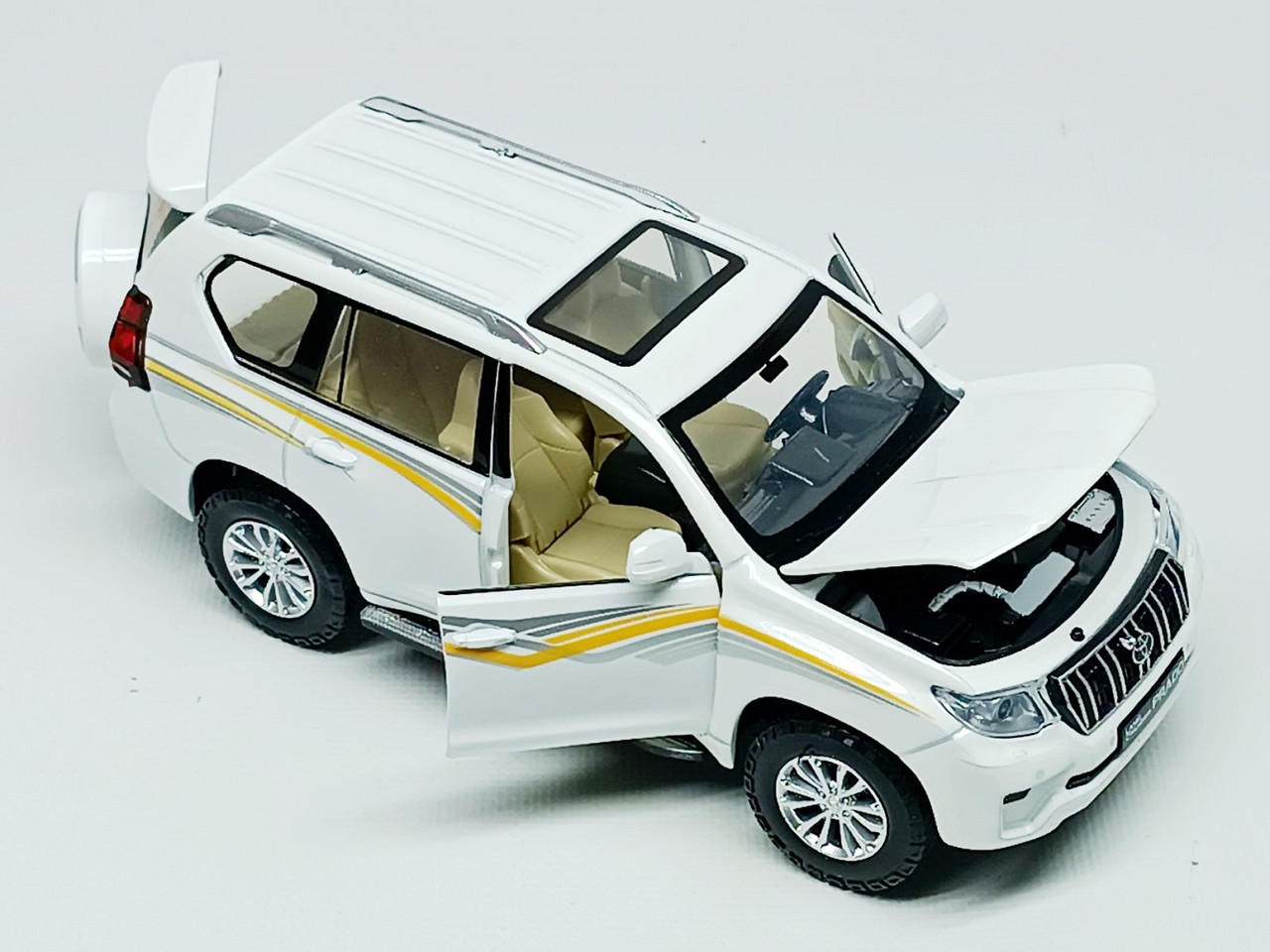 Машинка Автопром Toyota Land Cruiser Prado 1:24 біла 68270B